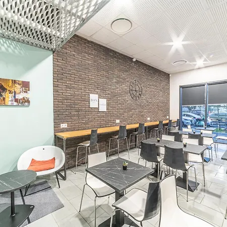 Montempo Centre - Bassins A Flot Aparthotel 2*
