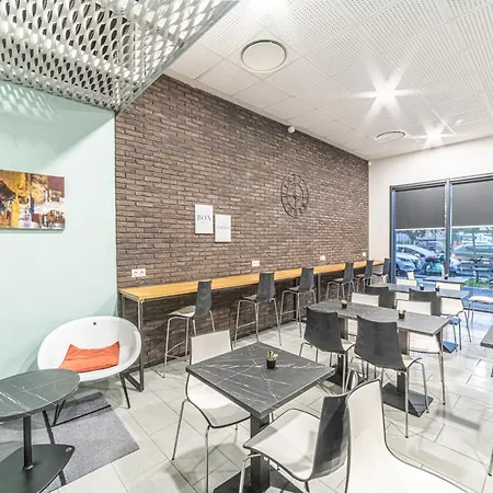 Montempo Centre - Bassins A Flot Aparthotel 2*